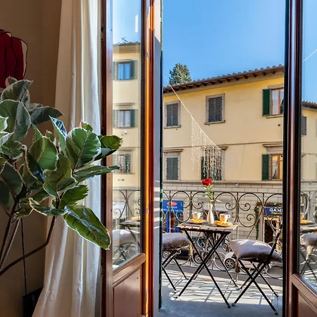 Flower House - Dolcevita Florence